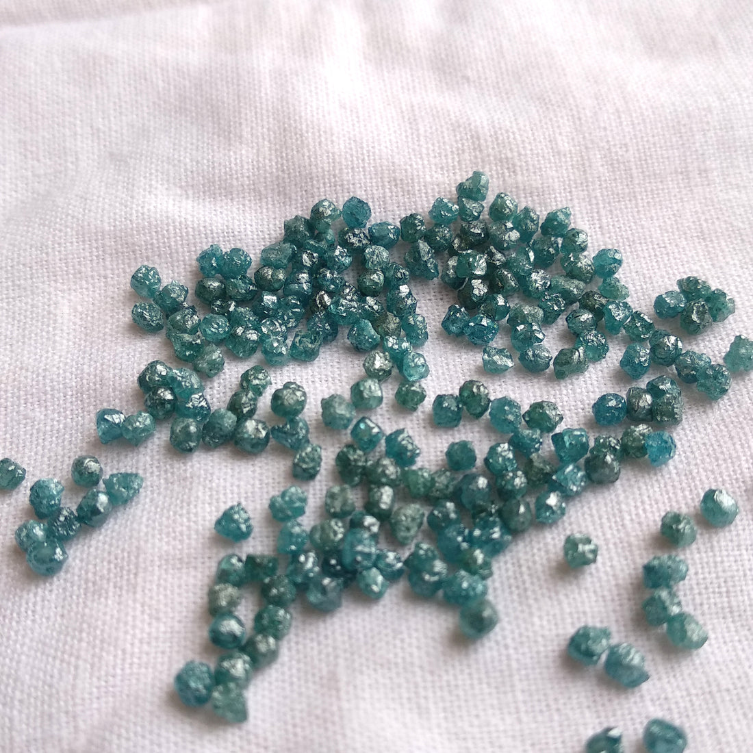2.00 Ct 1.00-2.00 MM Natural Blue Rough Loose Diamond for Jewelry