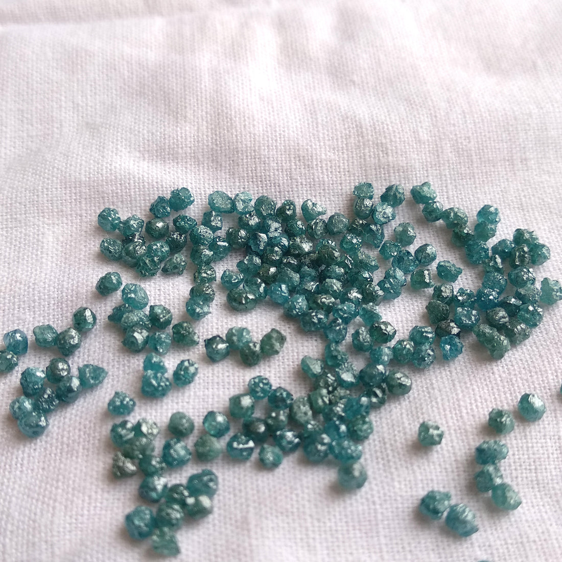 2.00 Ct 1.00-2.00 MM Natural Blue Rough Loose Diamond for Jewelry