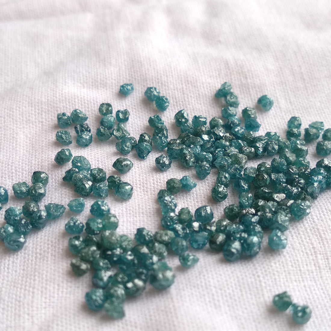 2.00 Ct 1.00-2.00 MM Natural Blue Rough Loose Diamond for Jewelry
