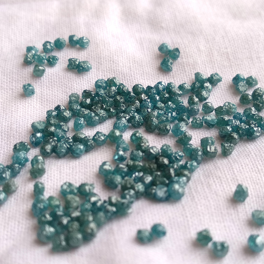2.00 Ct 1.00-2.00 MM Natural Blue Rough Loose Diamond for Jewelry