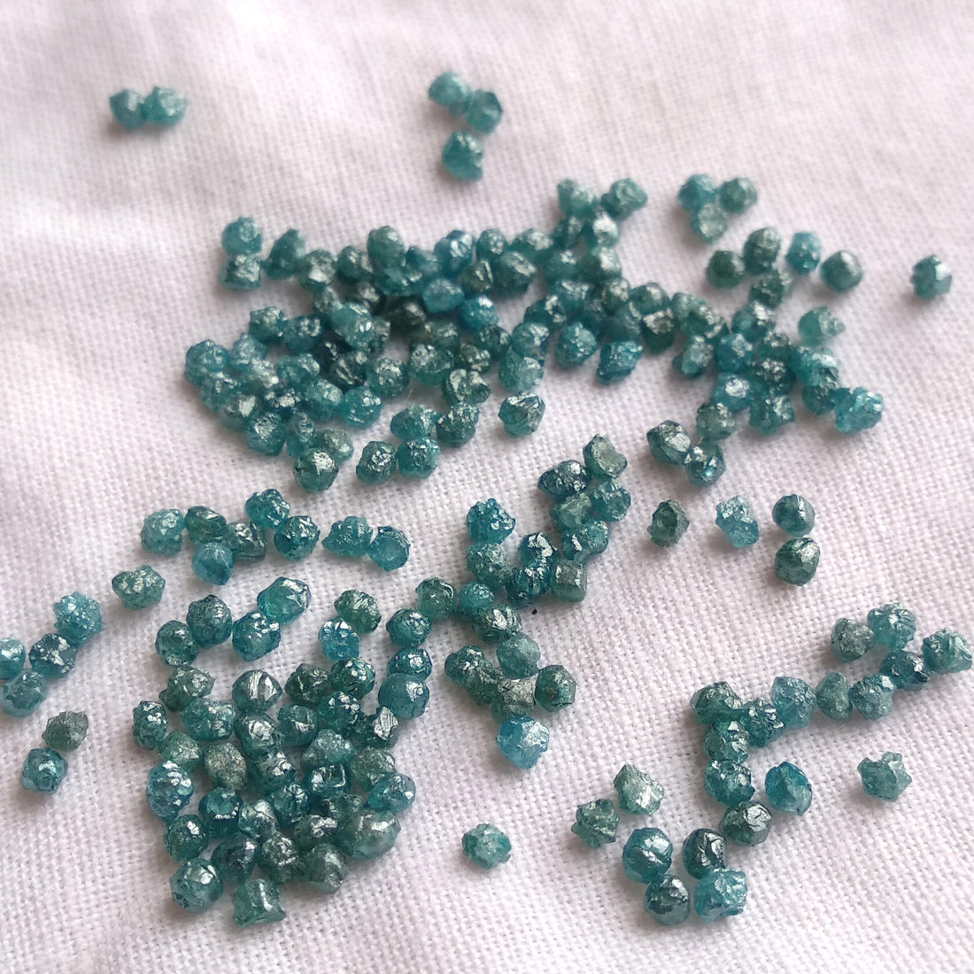 2.00 Ct 1.00-2.00 MM Natural Blue Rough Loose Diamond for Jewelry