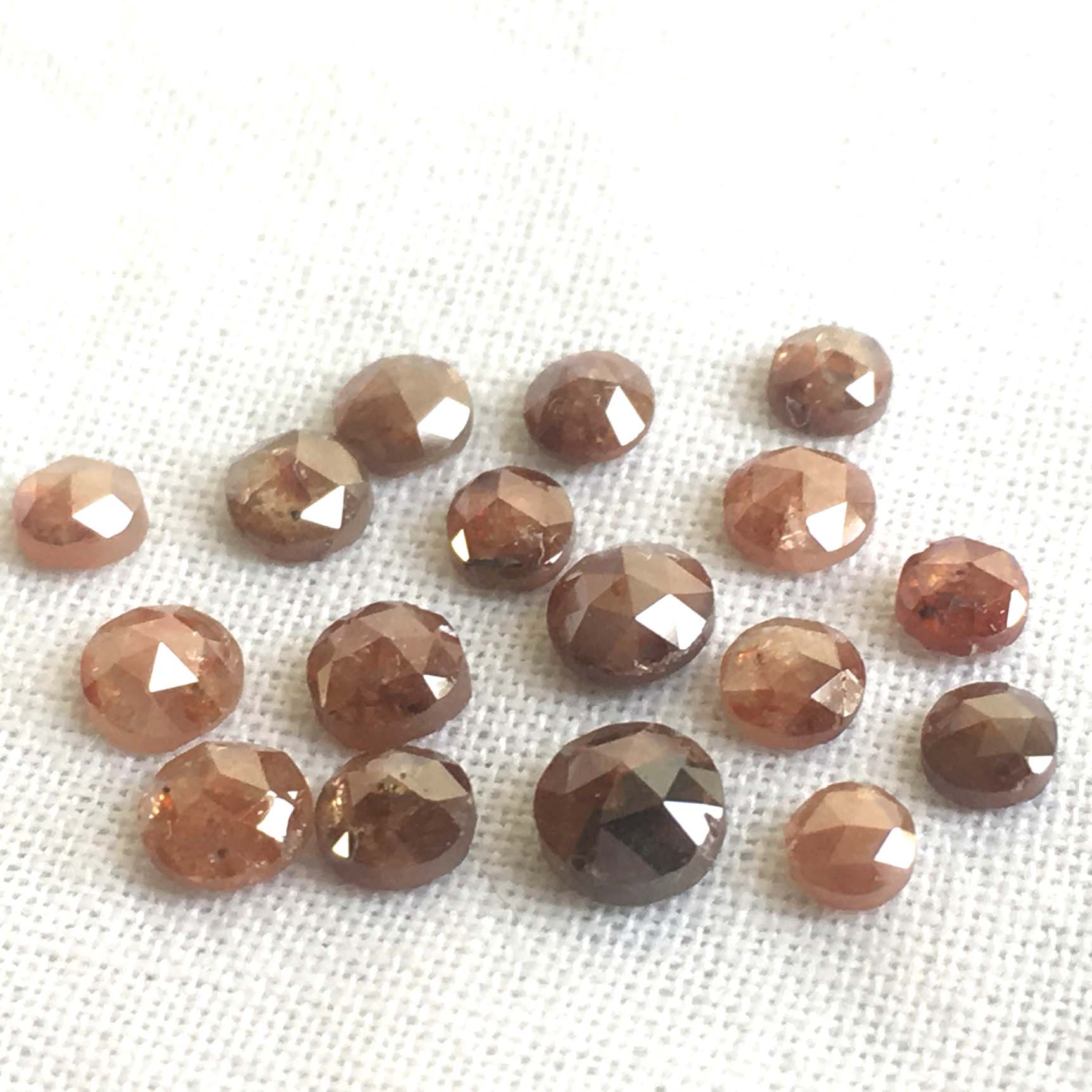 2 Pieces, 4 mm Natural Red Color Round Rose Cut Loose Diamond for Jewelry
