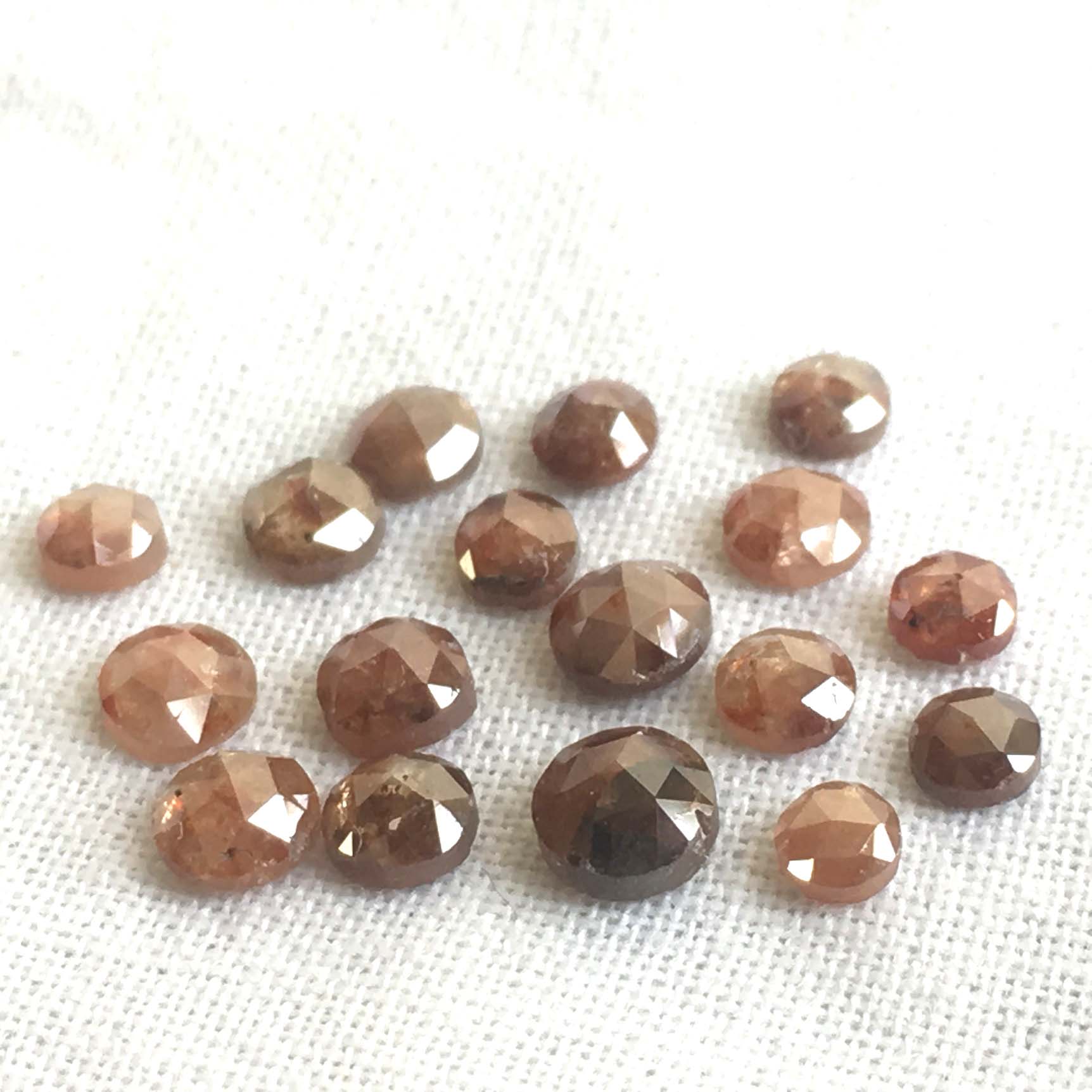 2 Pieces, 4 mm Natural Red Color Round Rose Cut Loose Diamond for Jewelry