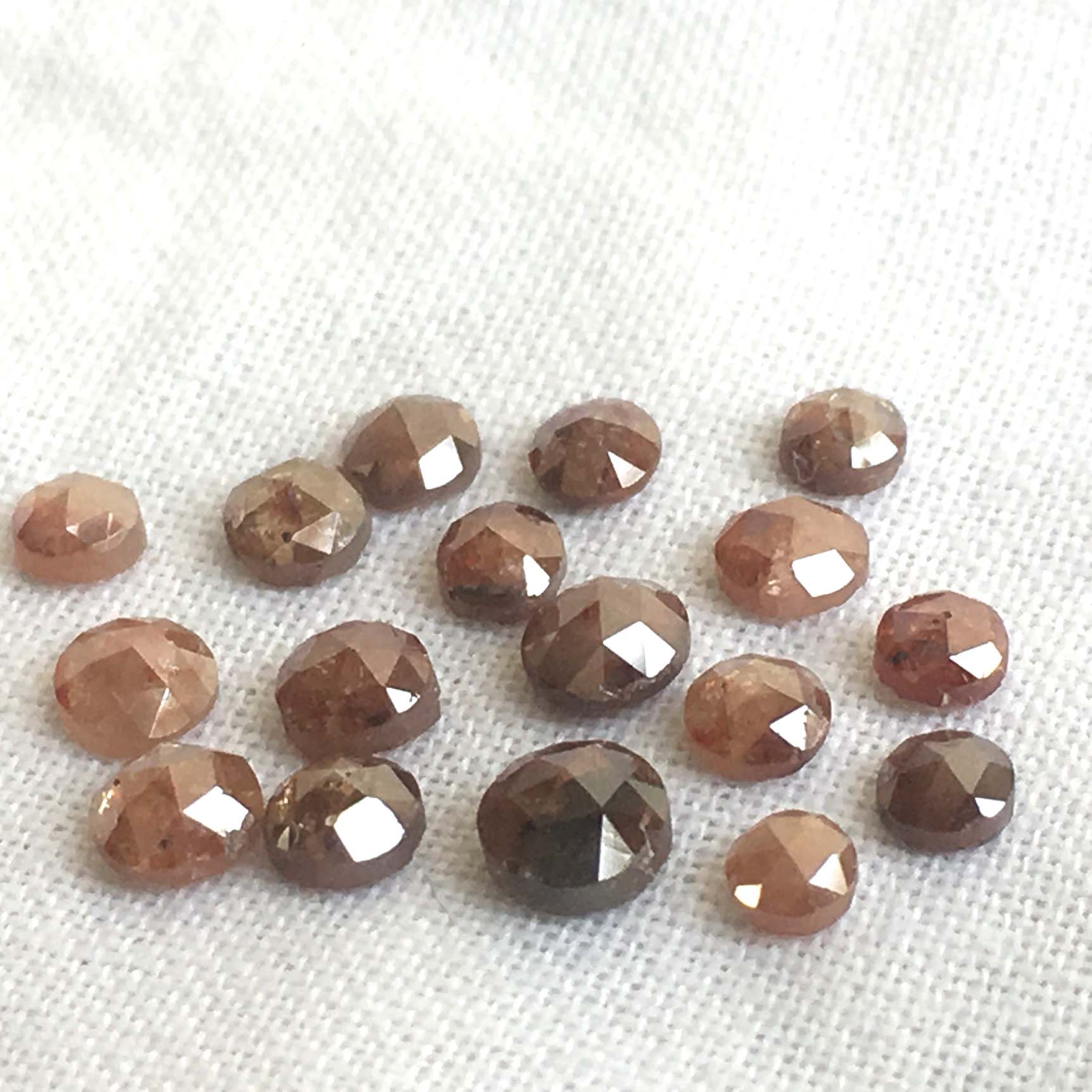 2 Pieces, 4 mm Natural Red Color Round Rose Cut Loose Diamond for Jewelry