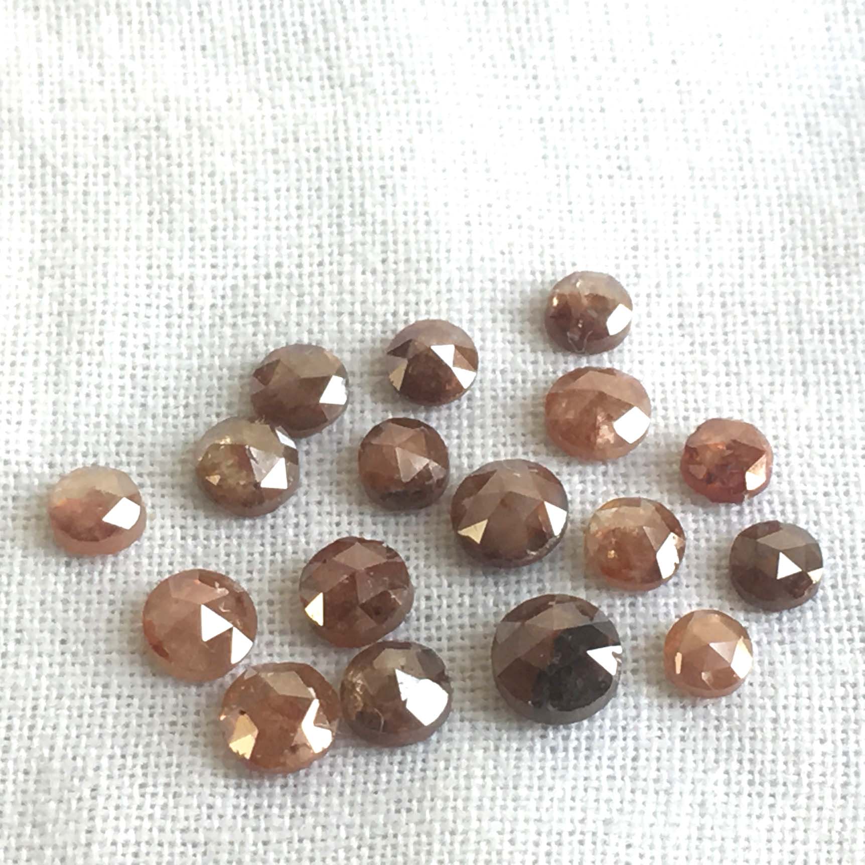 2 Pieces, 4 mm Natural Red Color Round Rose Cut Loose Diamond for Jewelry